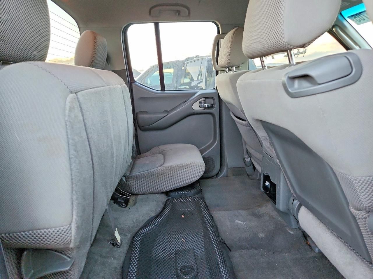 2009 Nissan Frontier Crew cab se