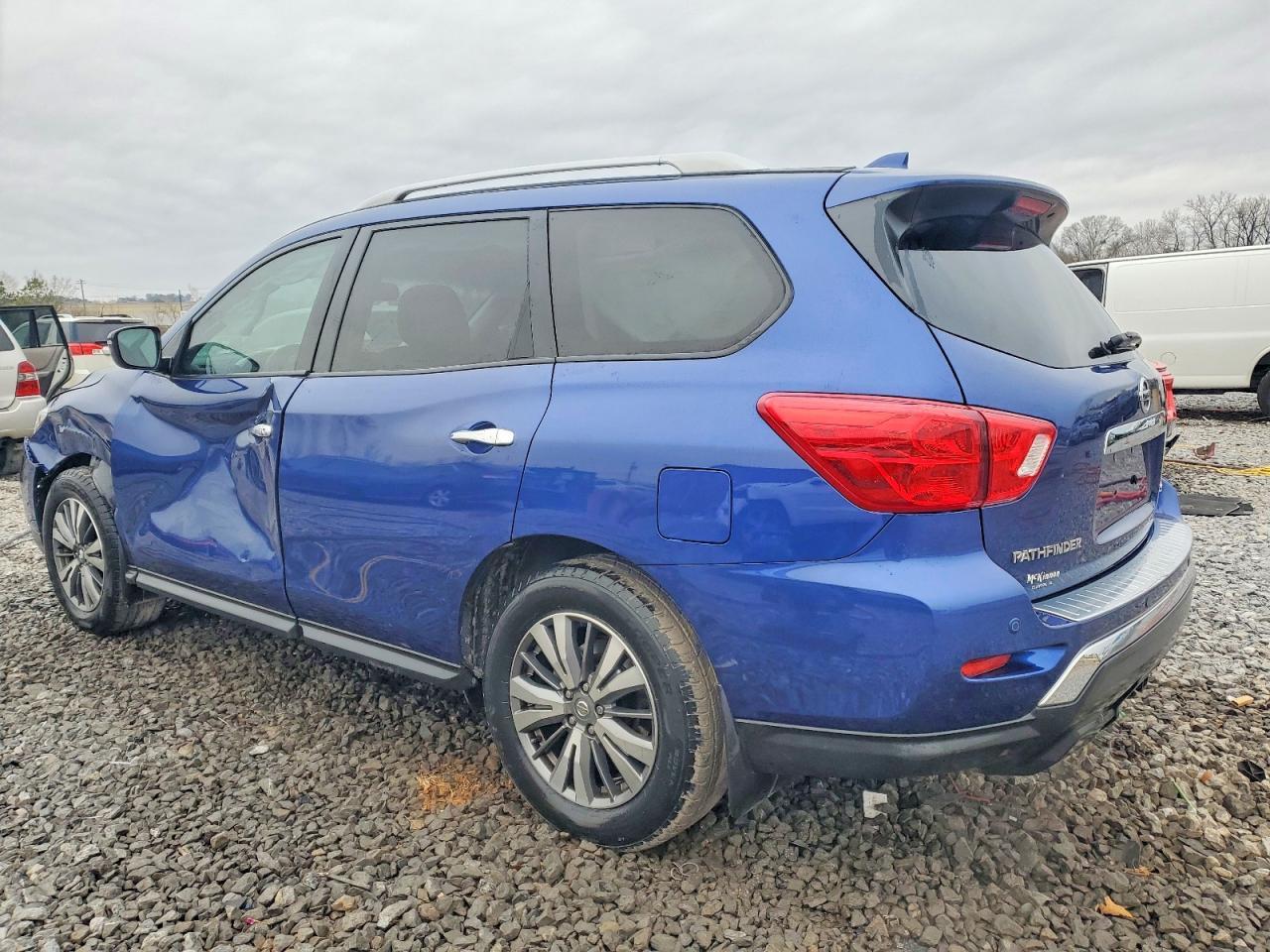2020 Nissan Pathfinder sv