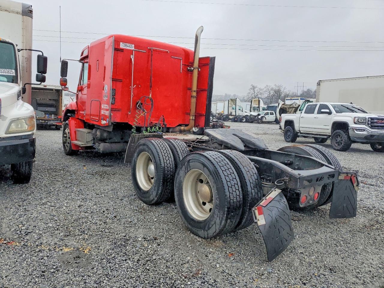 2006 Freigliner 2004 Freightliner Columbia 112 Semi Truck