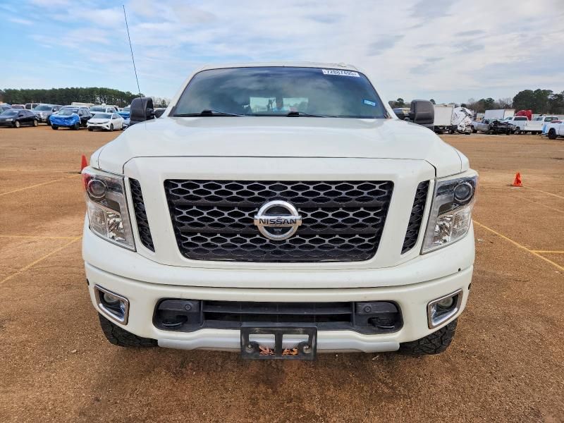 2017 Nissan Titan sv