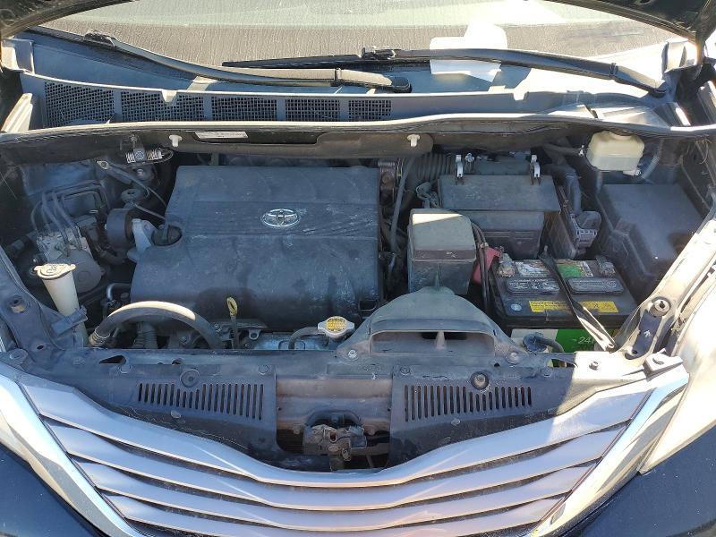 2016 Toyota Sienna xle 8-passenger