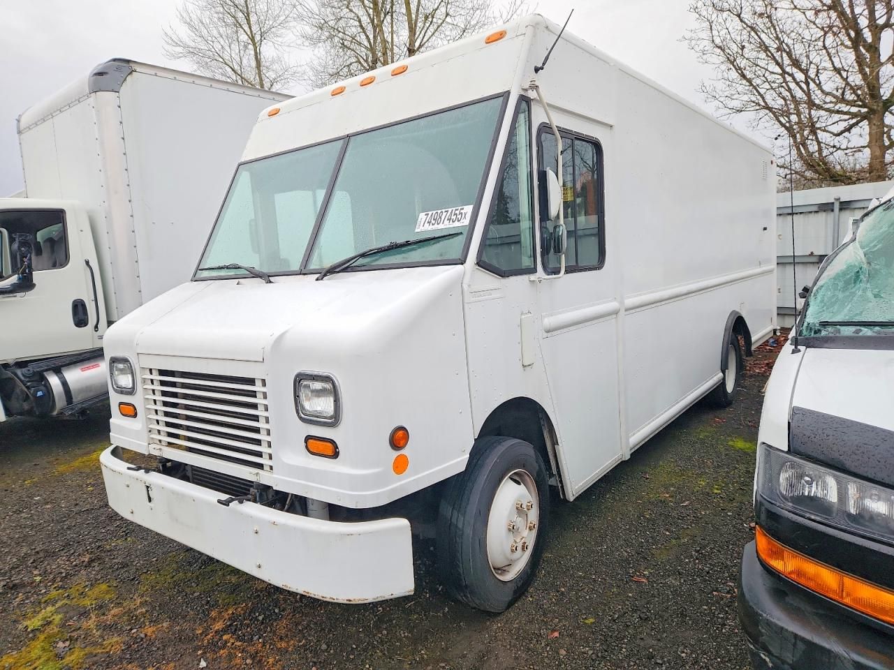 2006 Freightliner MT45 Chassis Delivery Truck