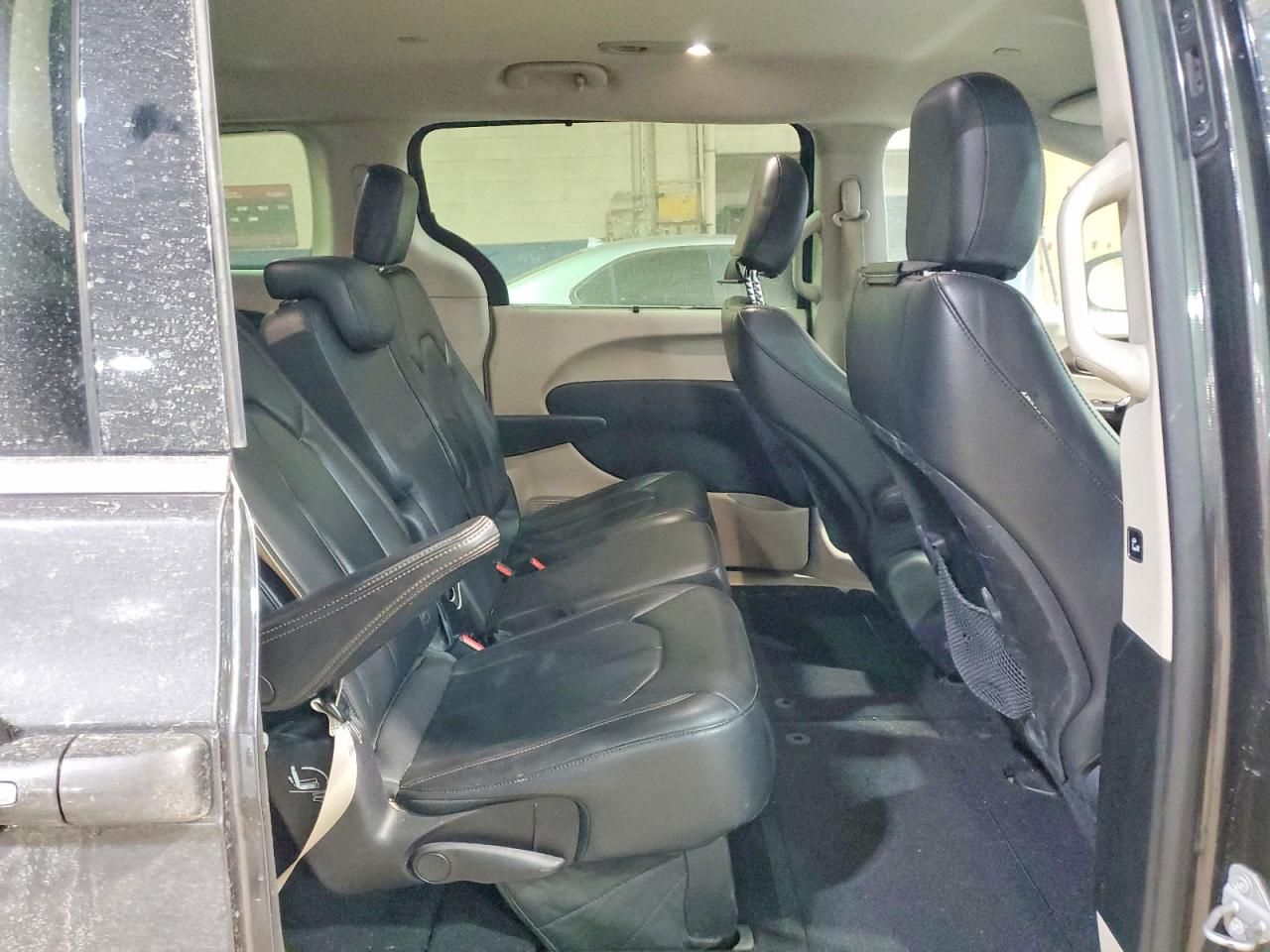 2017 Chrysler Pacifica Touring l