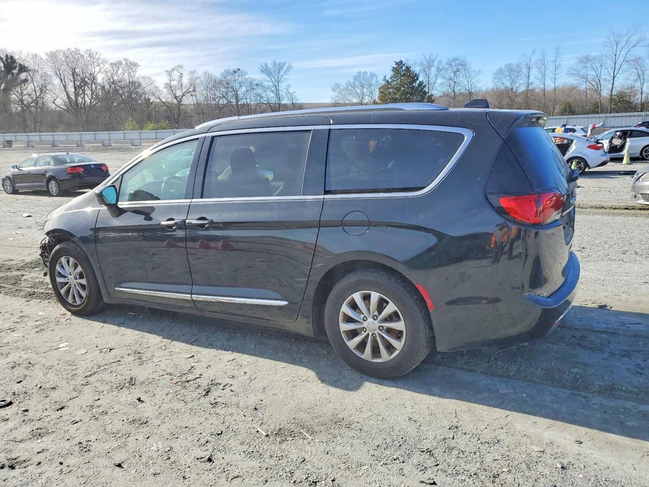 2018 Chrysler Pacifica Touring l