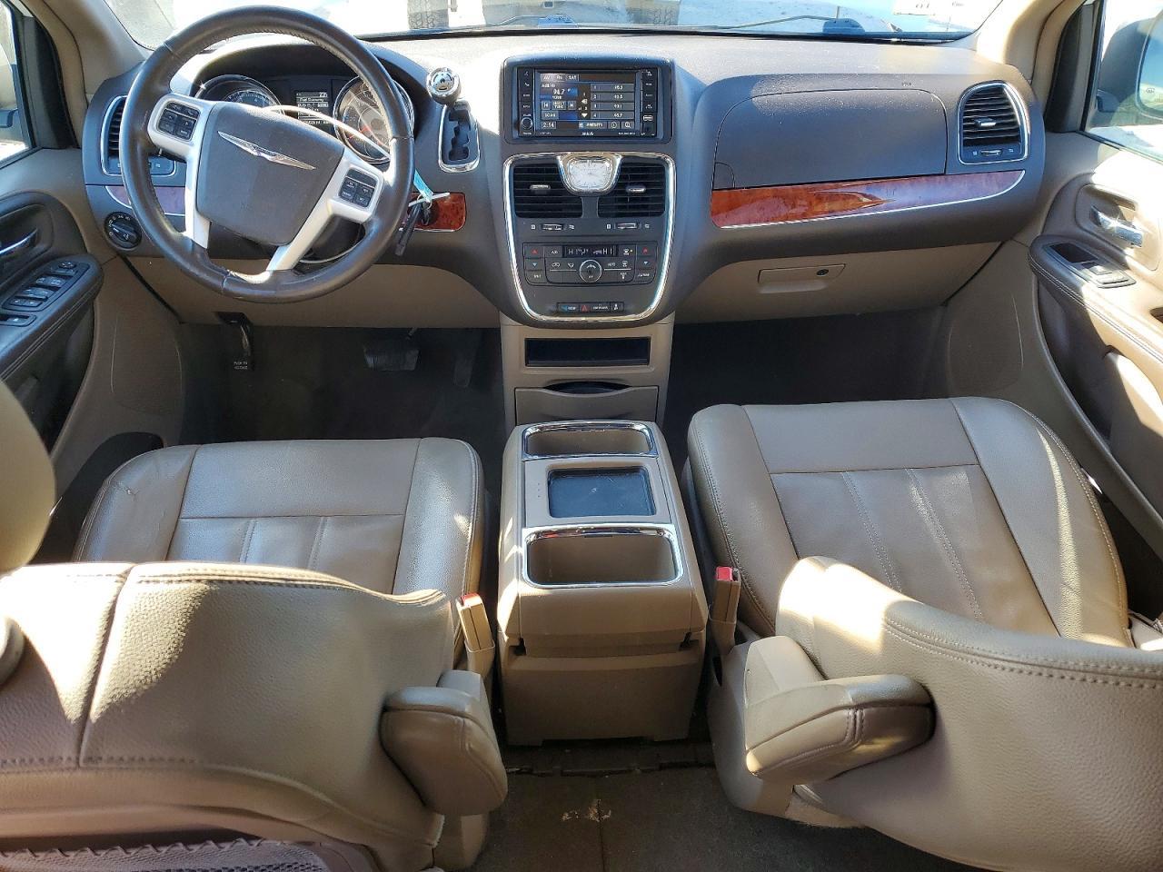 2016 Chrysler Town & Country Touring