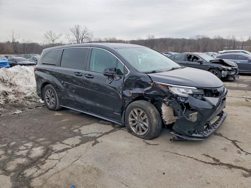 2021 Toyota Sienna le