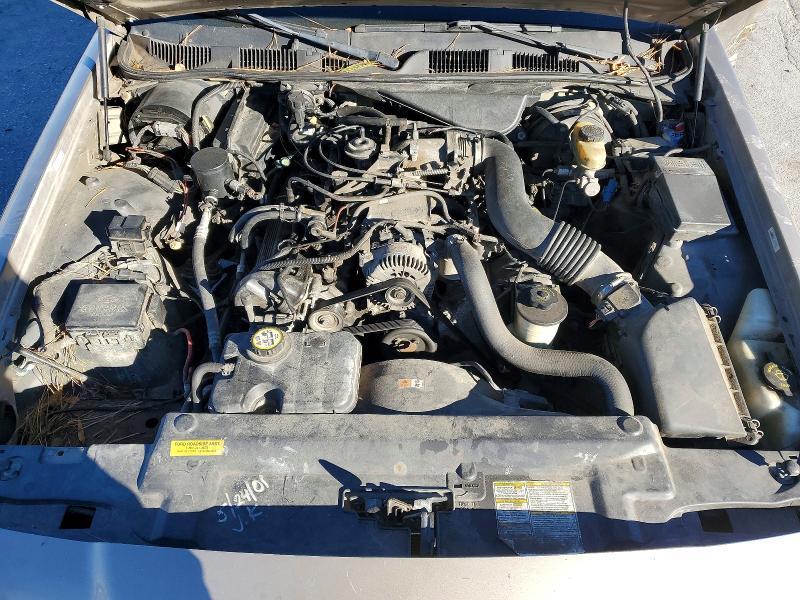 2001 Ford Crown Victoria lx