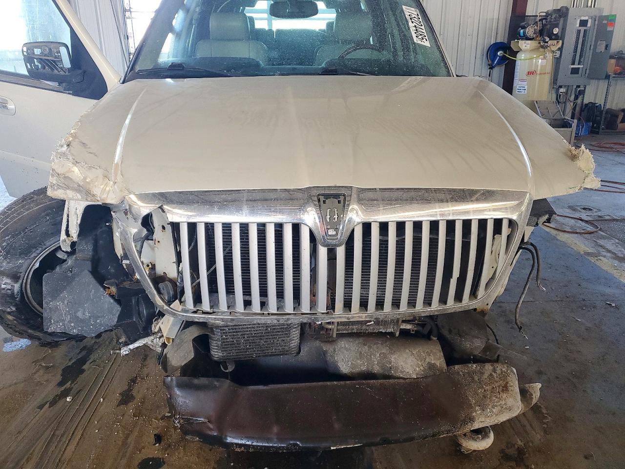 2005 Lincoln Navigator