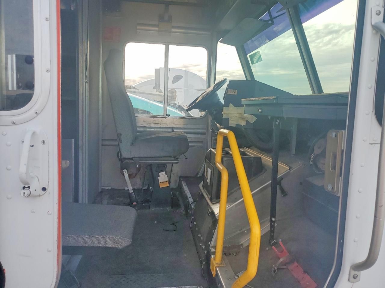 2015 Ford F59 Delivery Truck