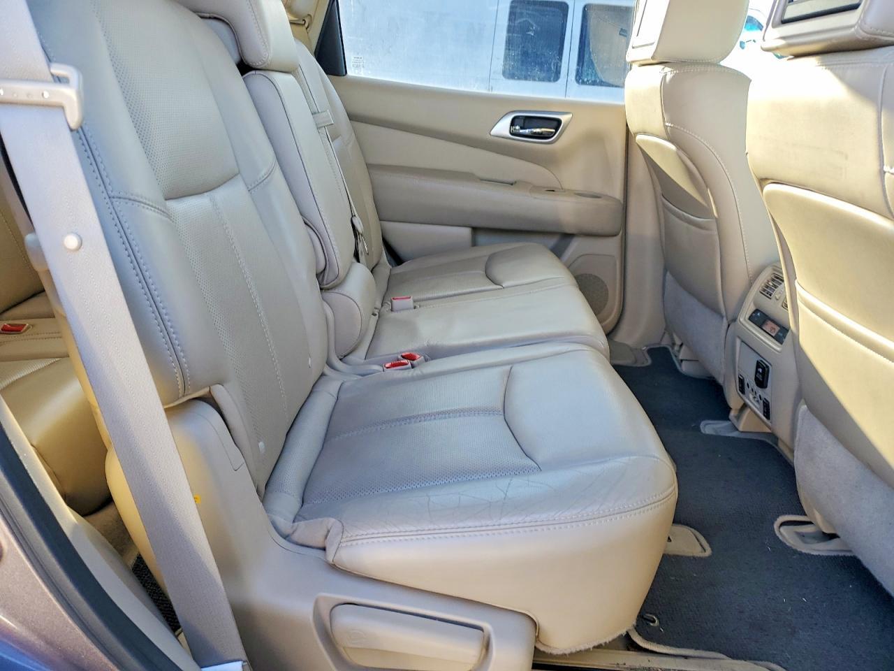 2014 Nissan Pathfinder s
