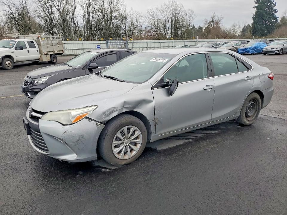 2016 Toyota Camry le