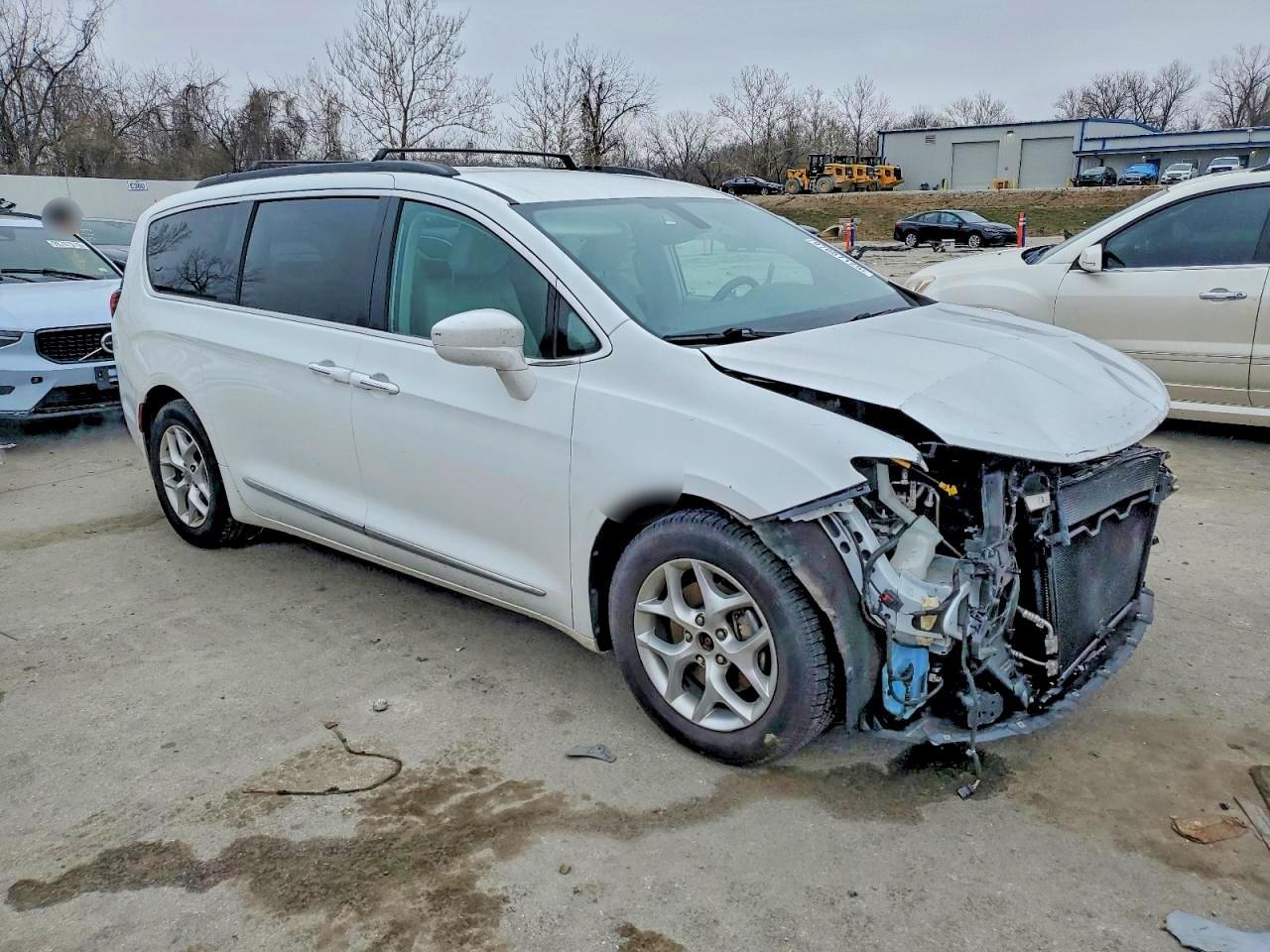 2017 Chrysler Pacifica Touring l
