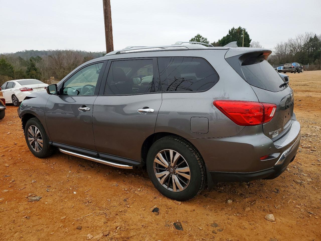 2020 Nissan Pathfinder sv