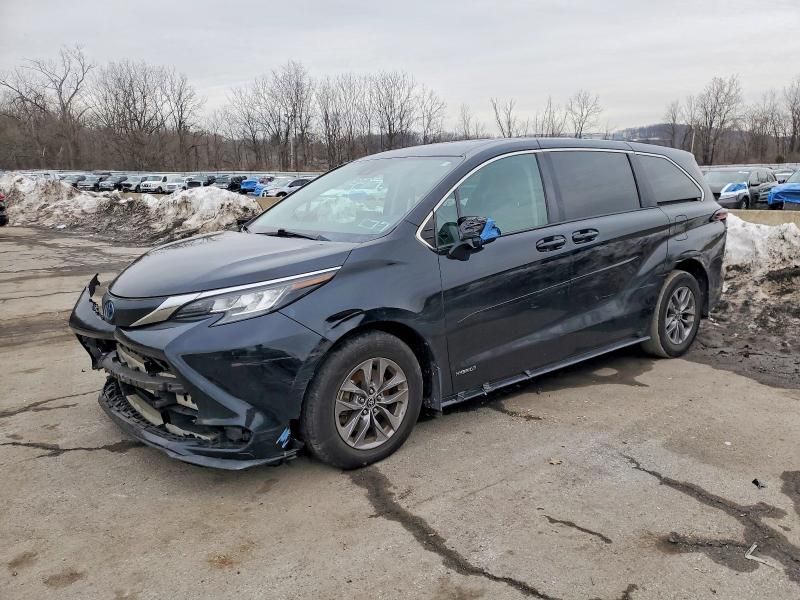 2021 Toyota Sienna le