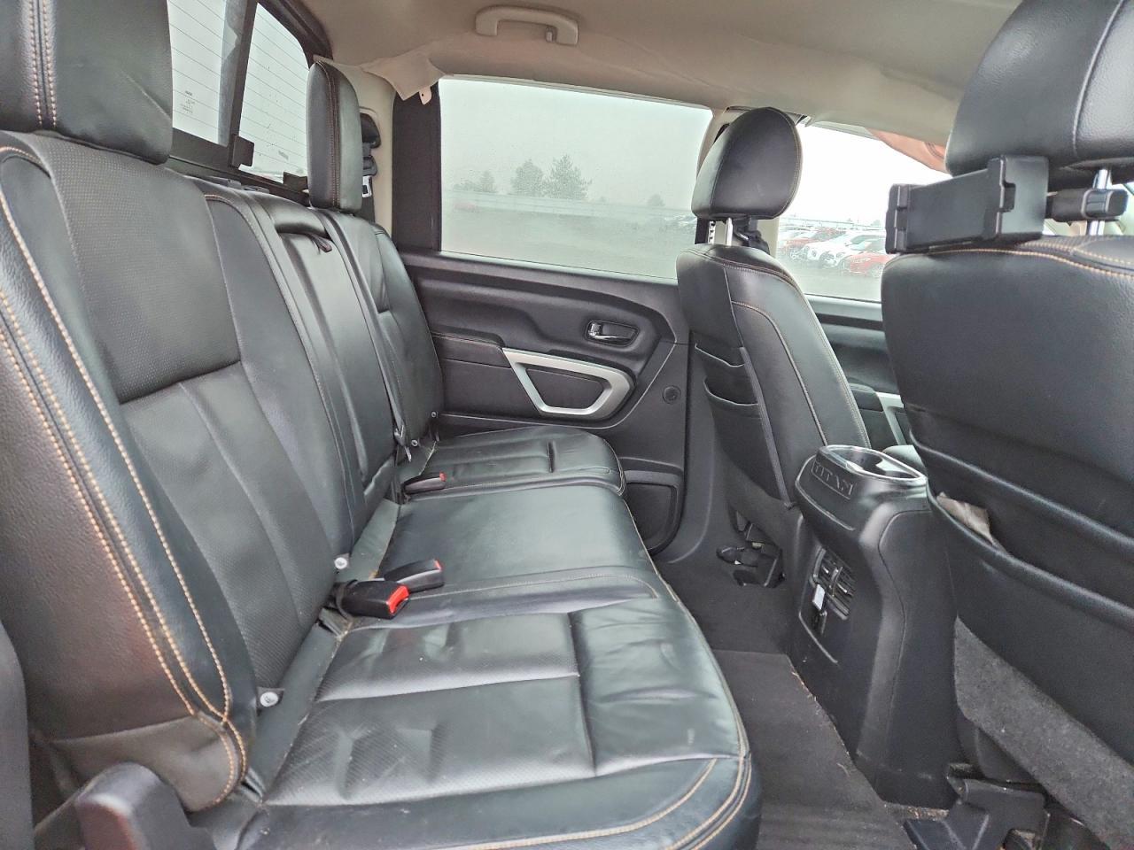 2016 Nissan Titan xd sl