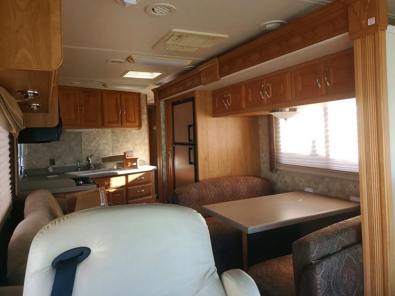 2006 Freightliner Chassis x Line Motor Home