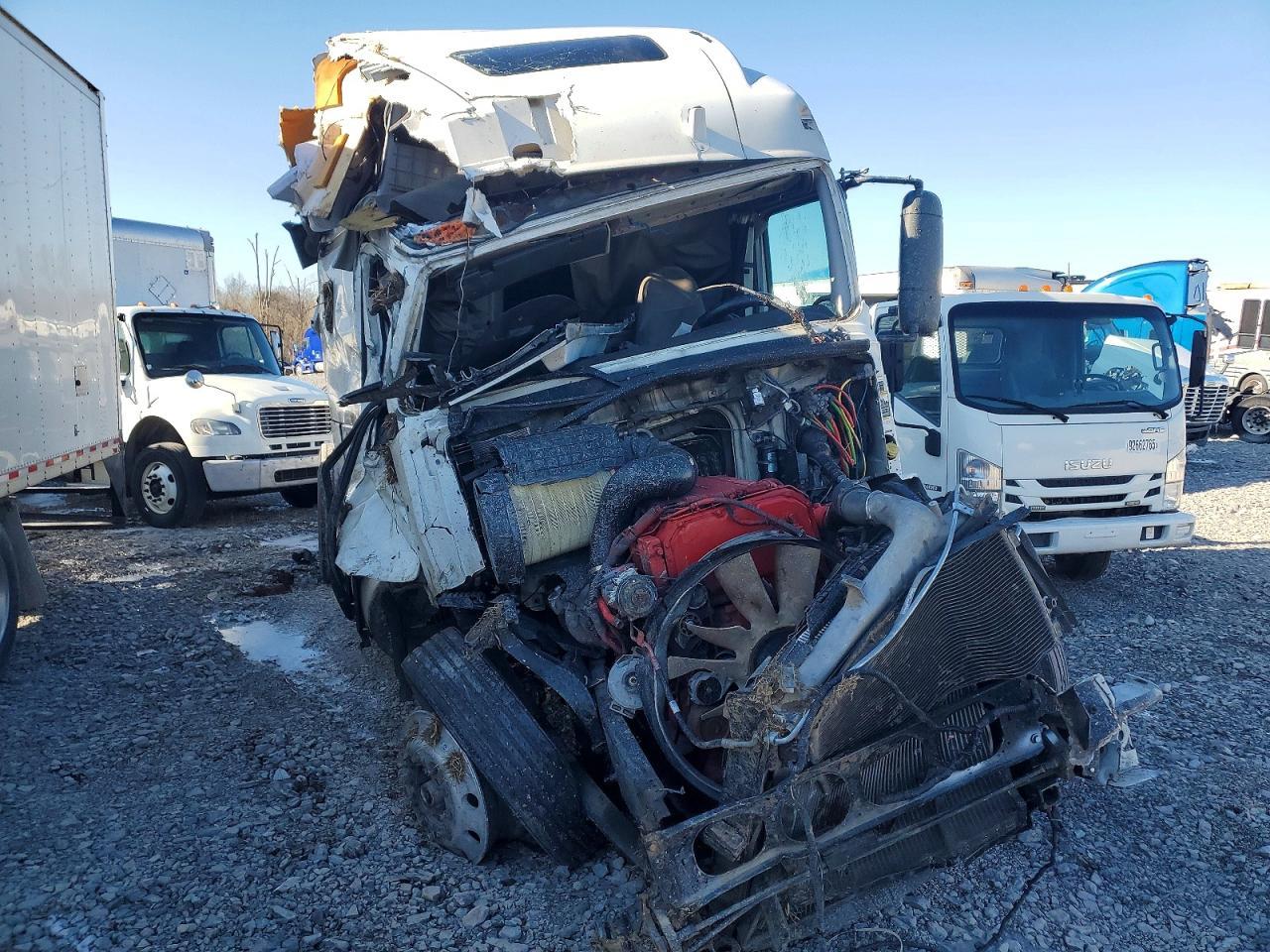 2005 Volvo VNL Semi Truck