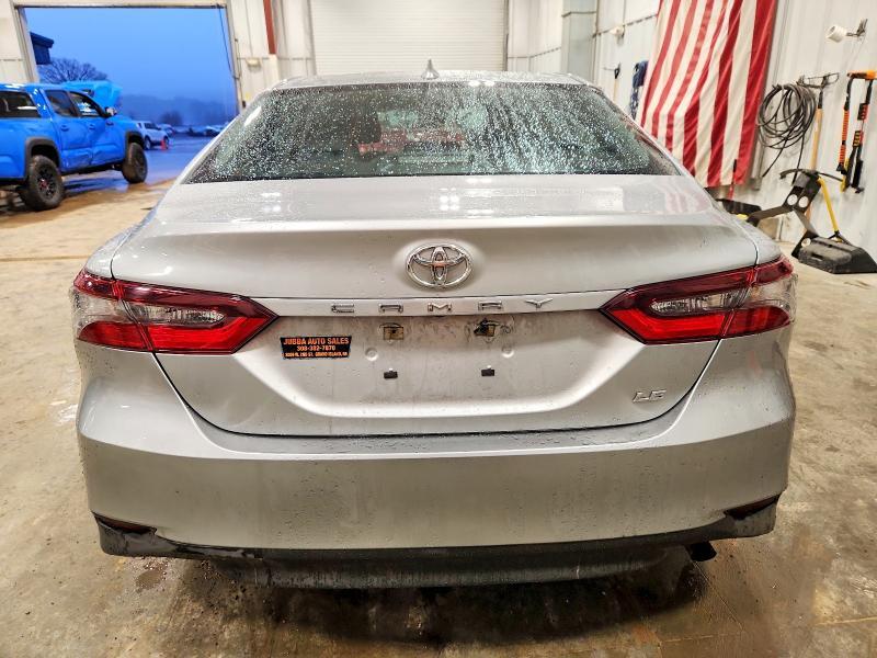 2021 Toyota Camry le