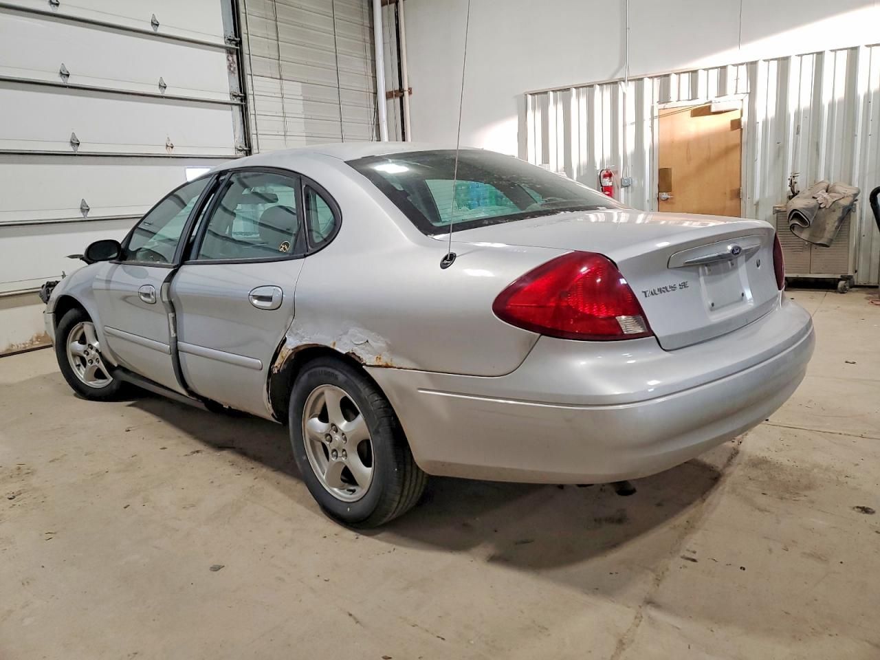 2003 Ford Taurus se