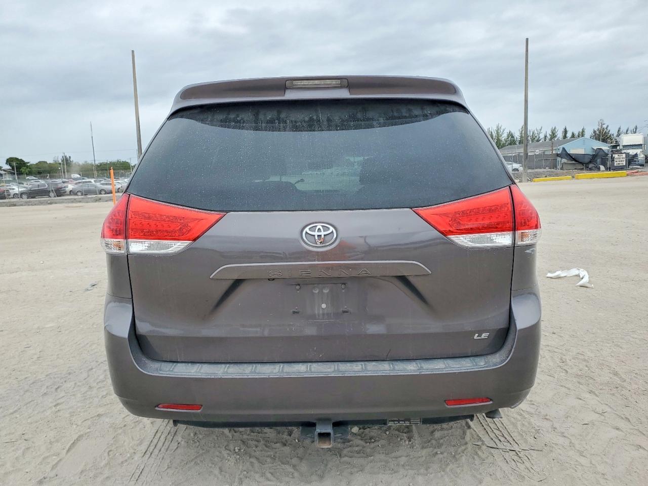 2012 Toyota Sienna le