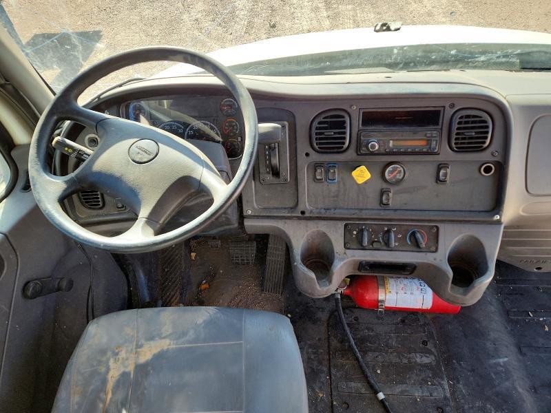 2016 Freigliner 2016 Freightliner Business Class M2 BOX Truck