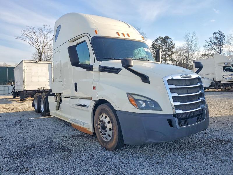 2019 Freightliner Cascadia 126 Semi Truck