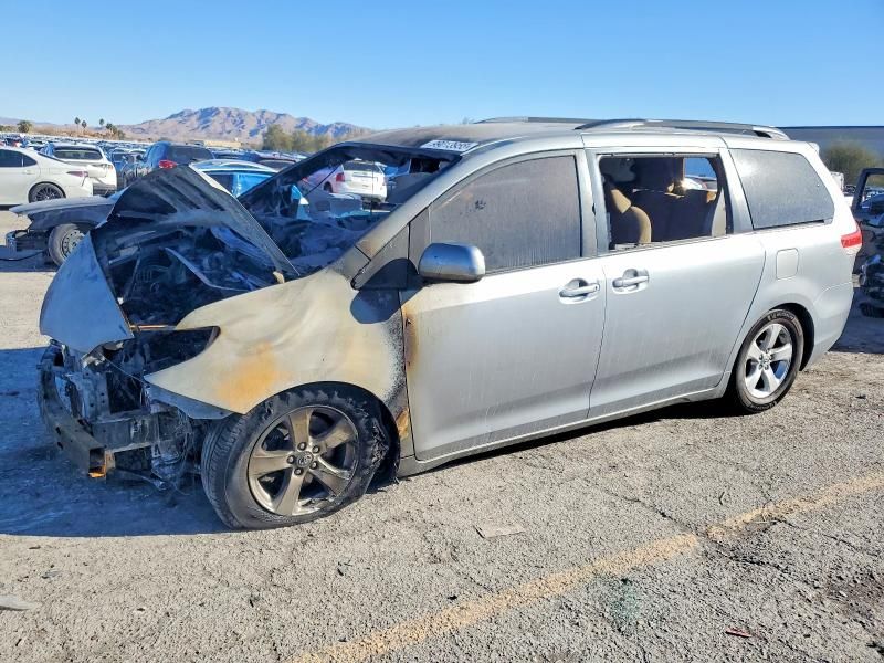 2011 Toyota Sienna le