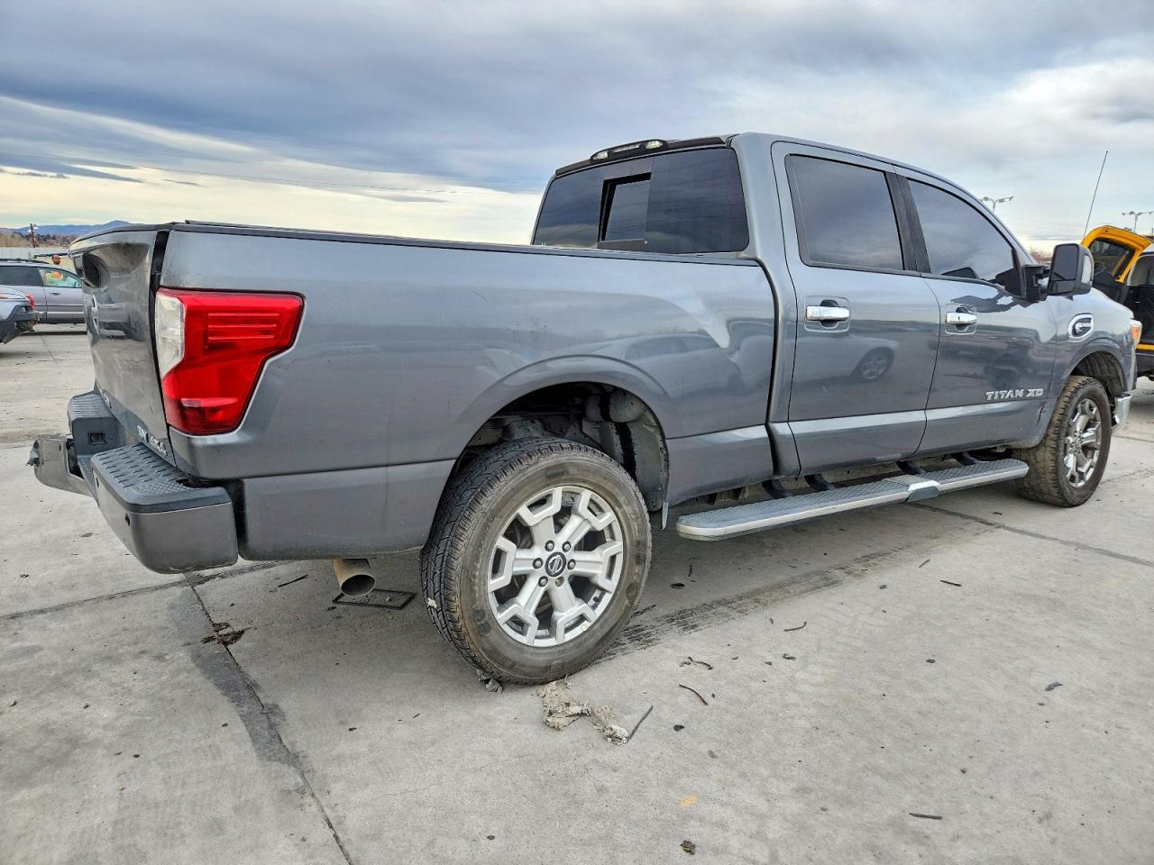 2017 Nissan Titan xd sl