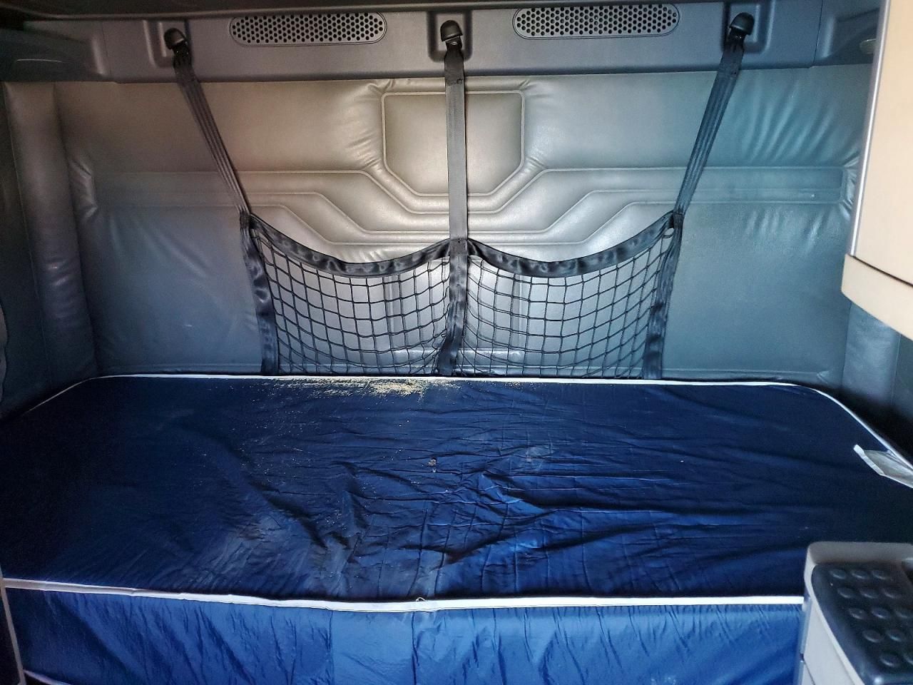 2017 Freightliner Cascadia 1-Truck Cab AND Chassis