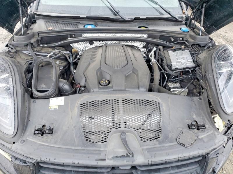 2023 Porsche Macan Base