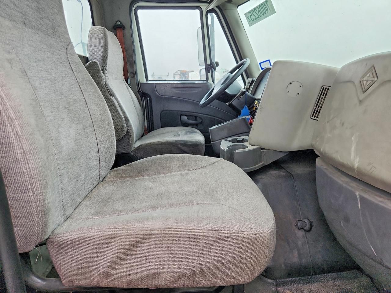 2016 International 8600 Semi Truck