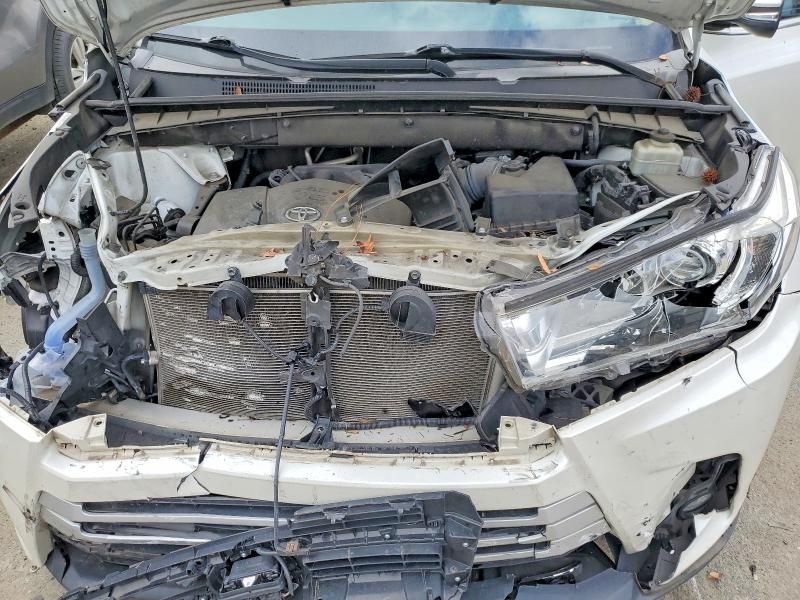 2018 Toyota Highlander se