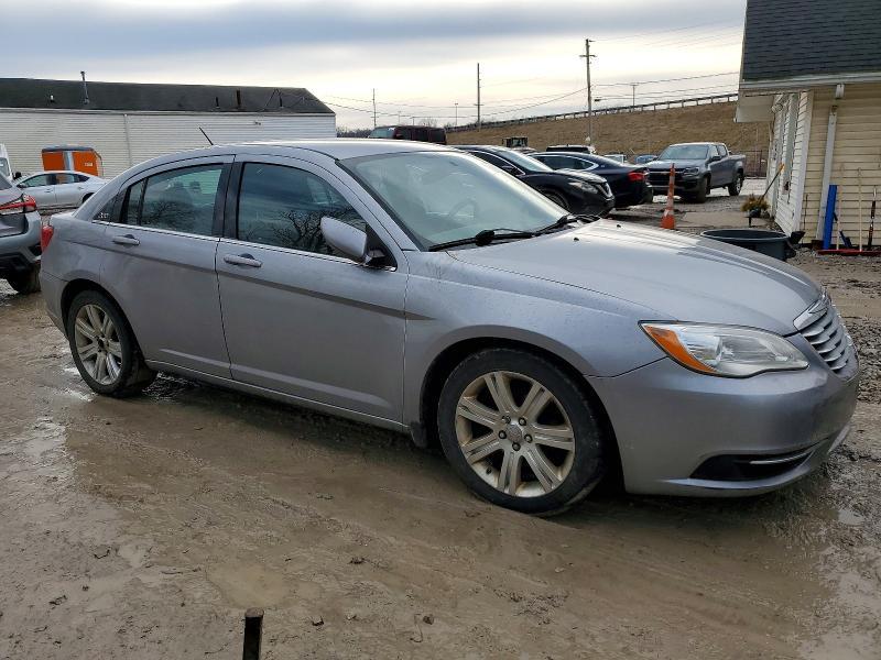2013 Chrysler 200 lx
