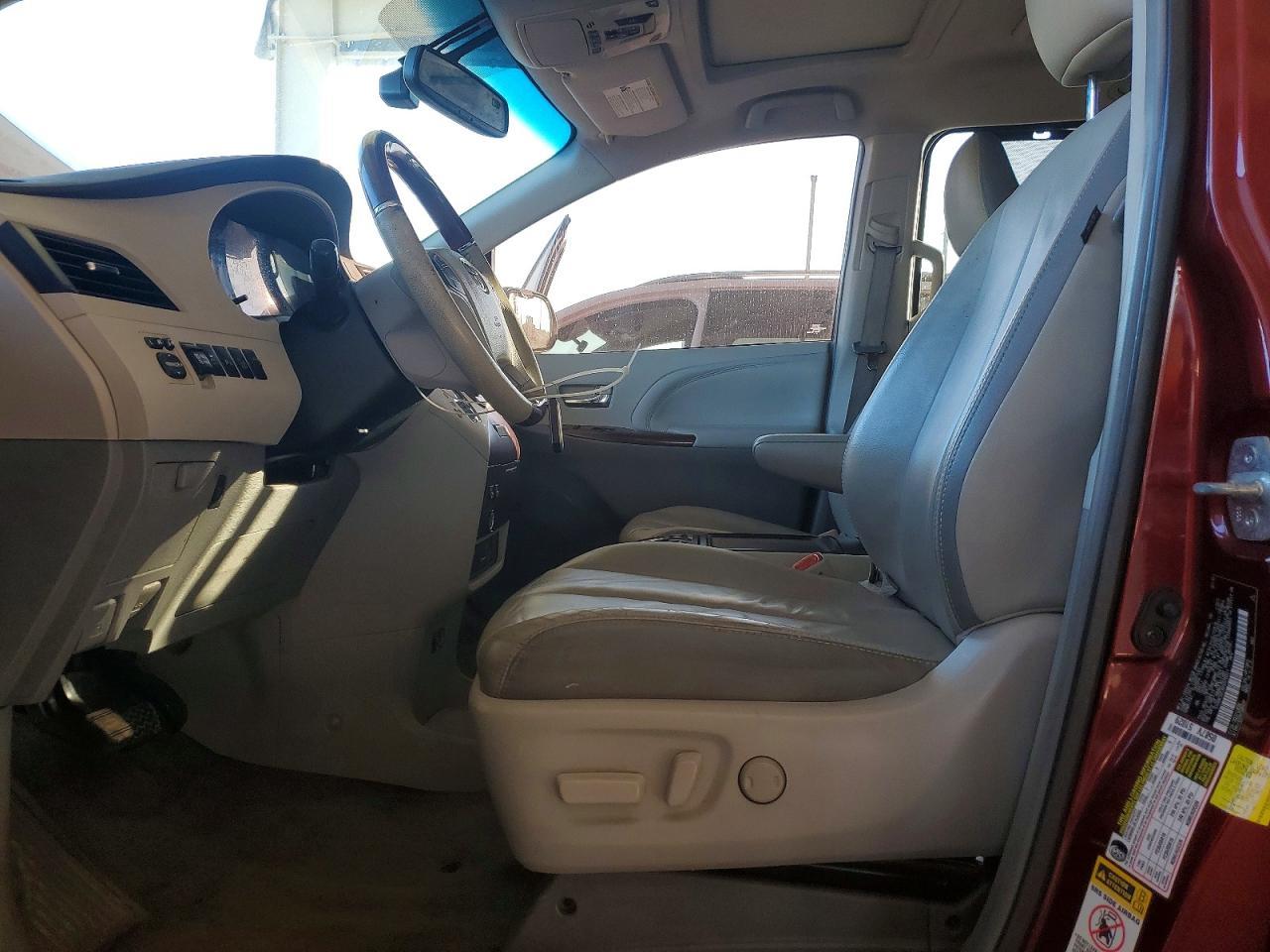 2013 Toyota Sienna Limited 7-passenger