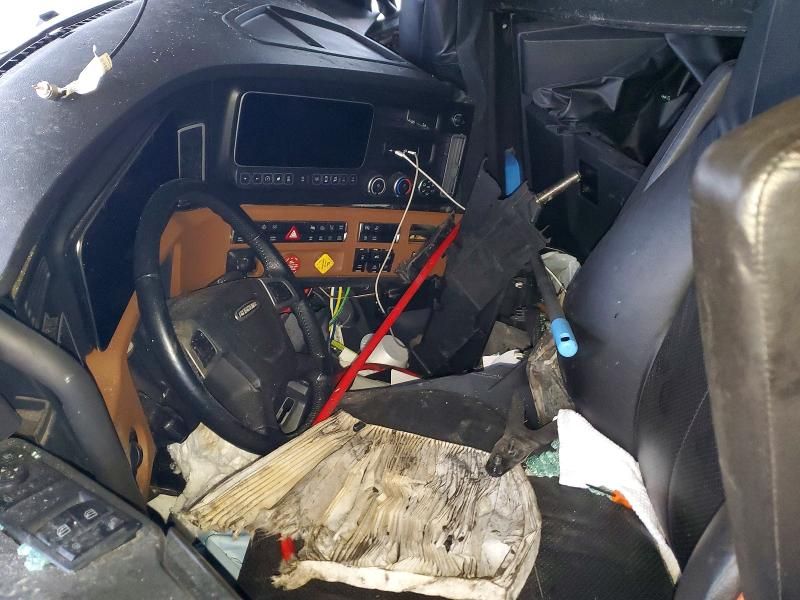 2023 Freightliner Cascadia 126 Semi Truck