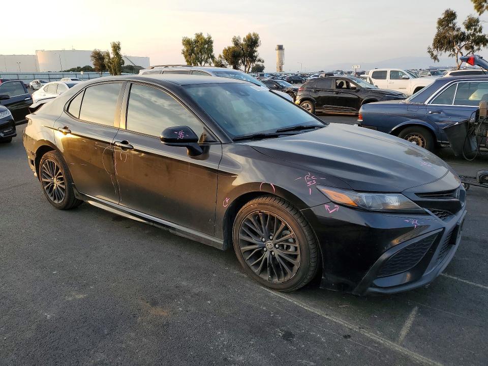 2021 Toyota Camry se
