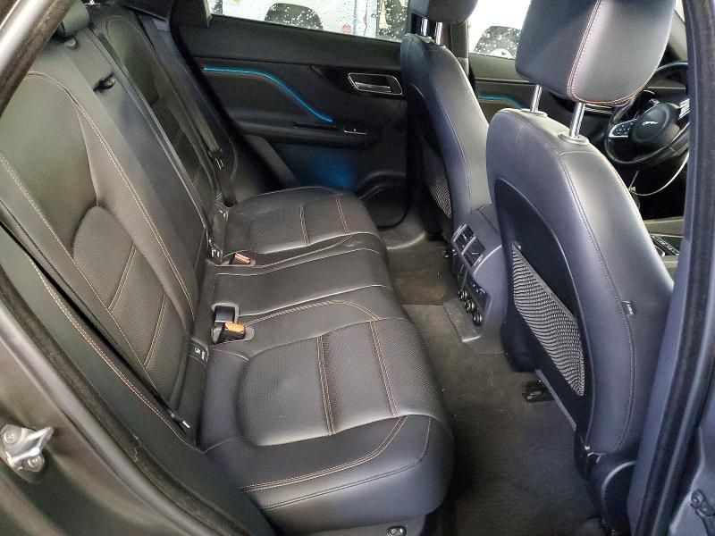 2018 Jaguar F-pace Prestige