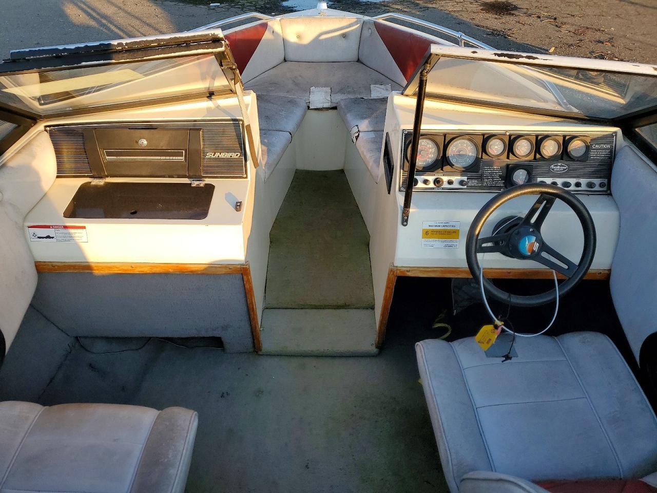 1989 Sunbird Corsair Boat
