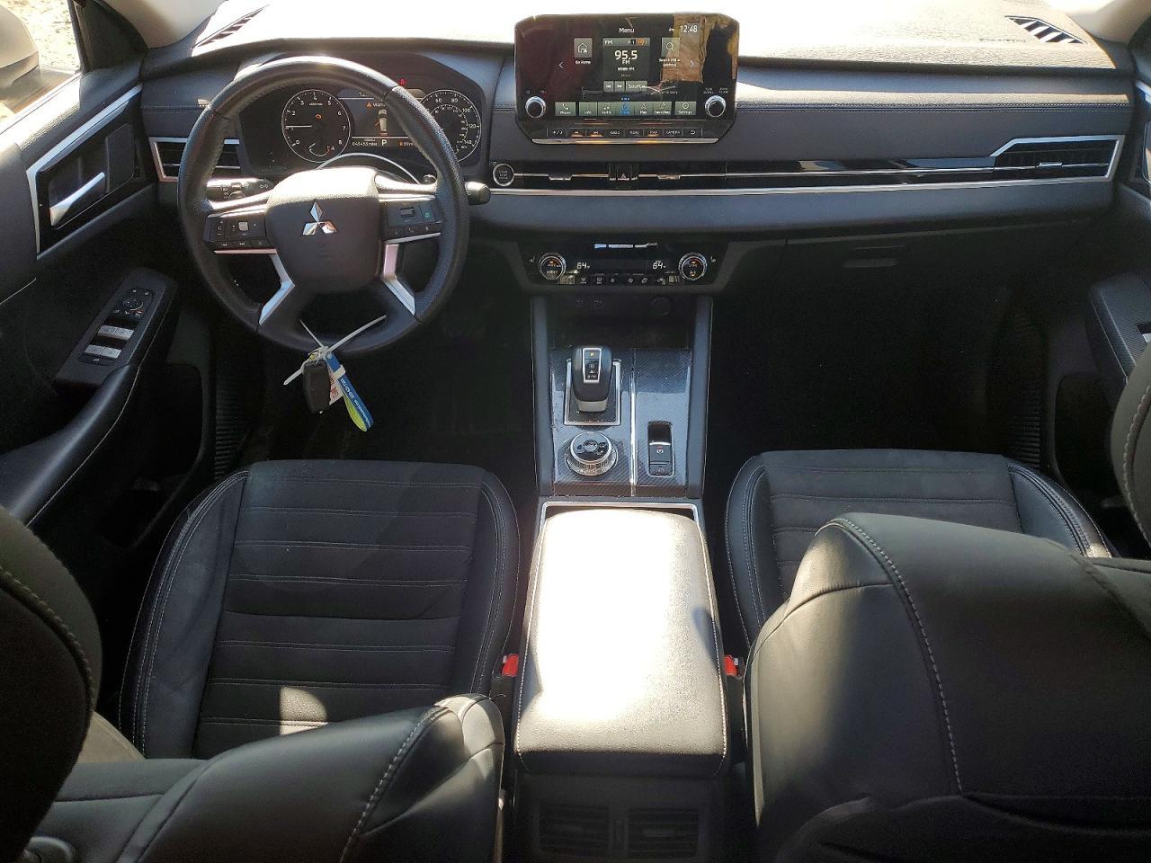 2023 Mitsubishi Outlander se