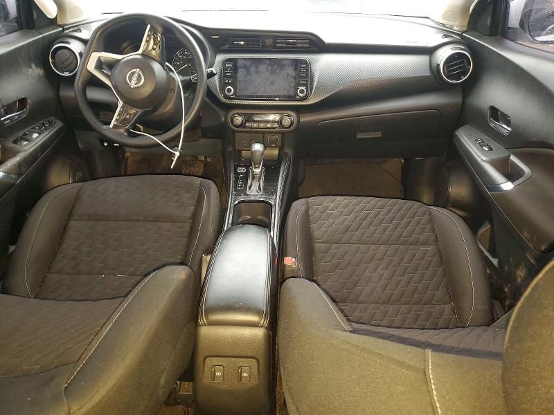 2022 Nissan Kicks sv