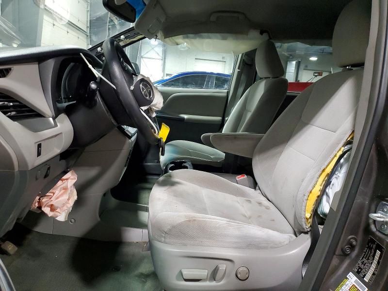 2016 Toyota Sienna le