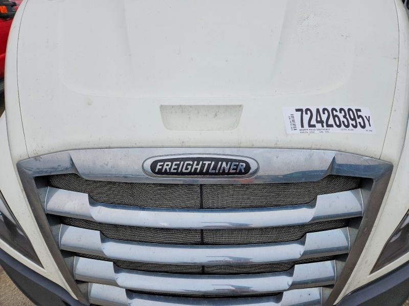 2019 Freigliner 2019 Freightliner Cascadia 116 Semi Truck