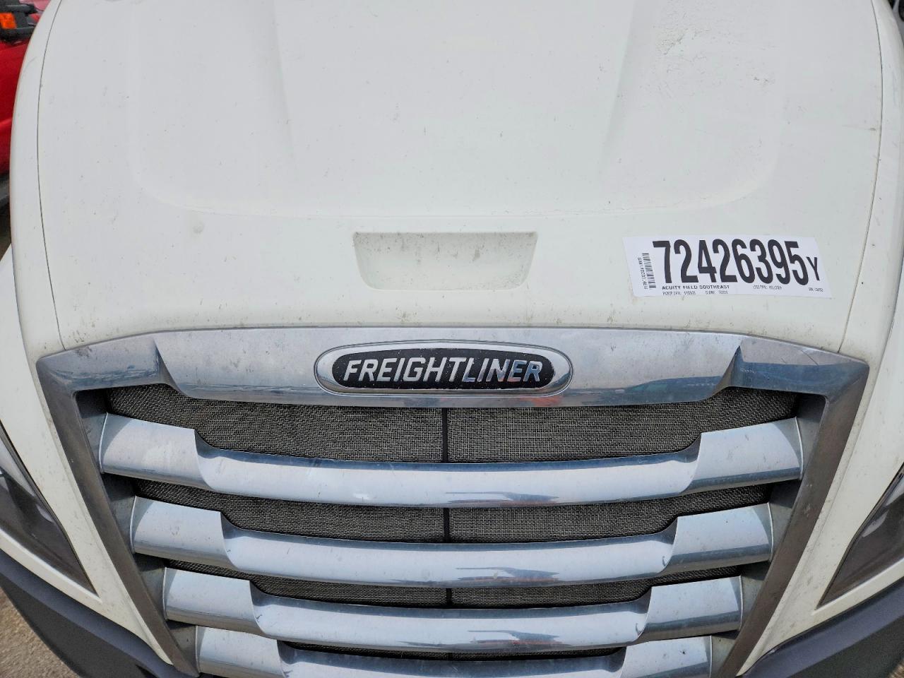 2019 Freigliner 2019 Freightliner Cascadia 116 Semi Truck