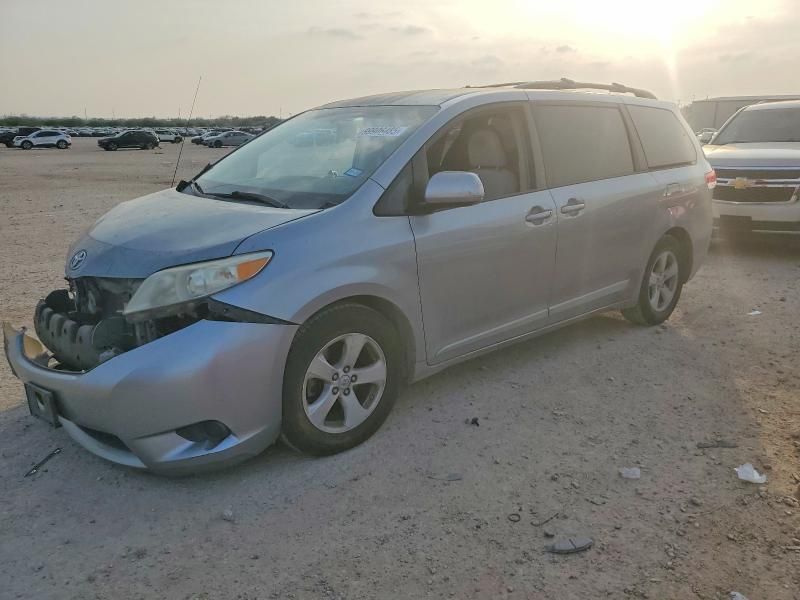 2012 Toyota Sienna le