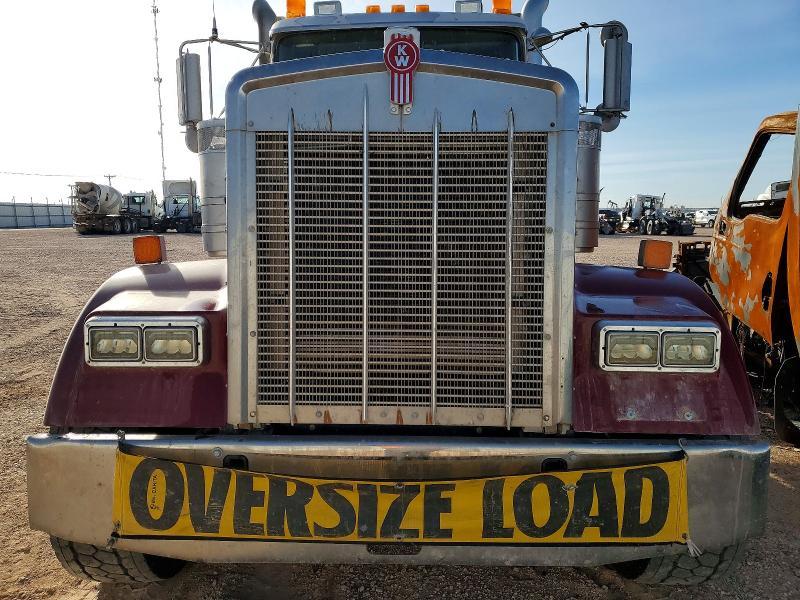 2014 Kenworth W900 Semi Truck