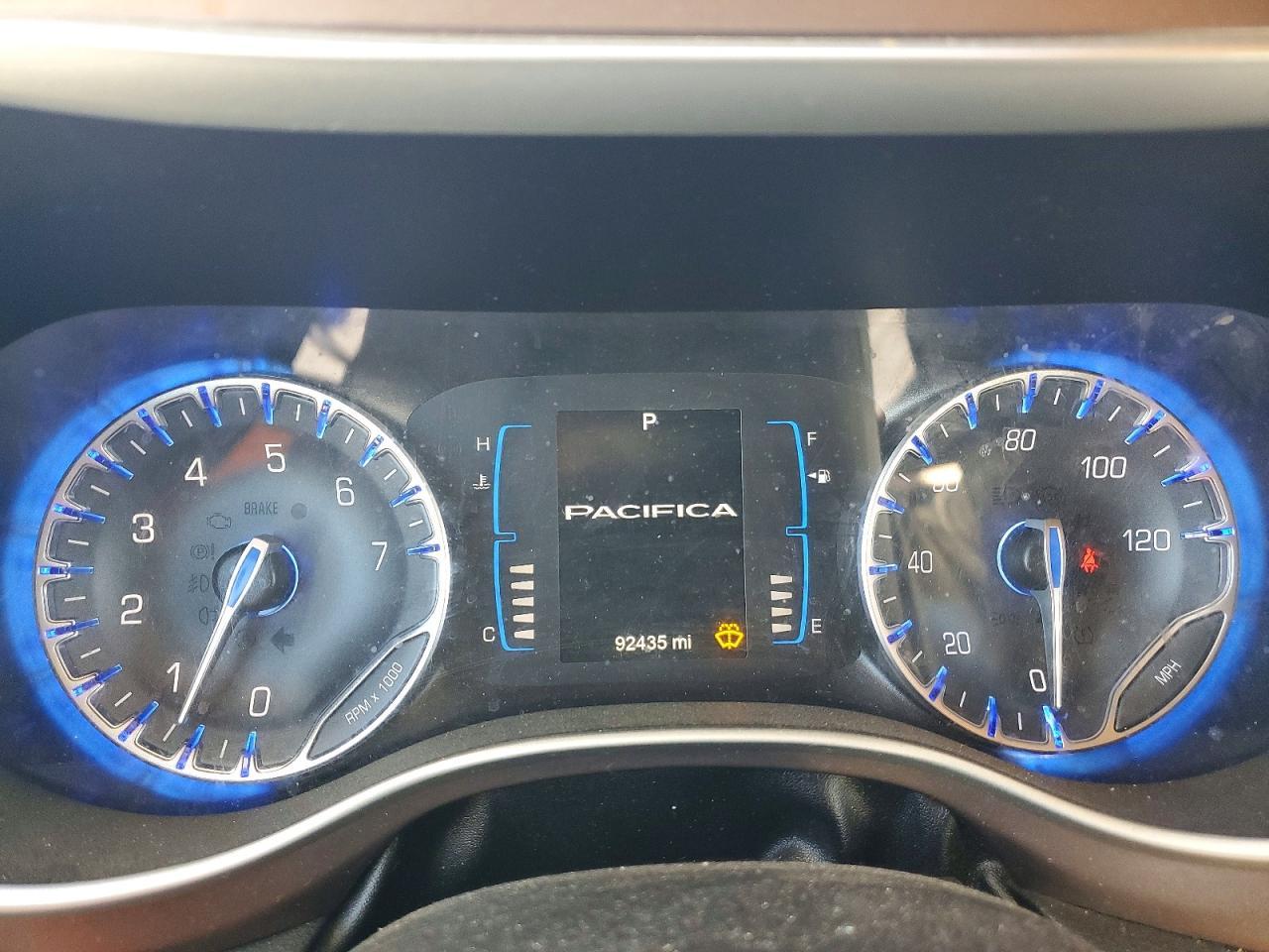 2017 Chrysler Pacifica Touring l