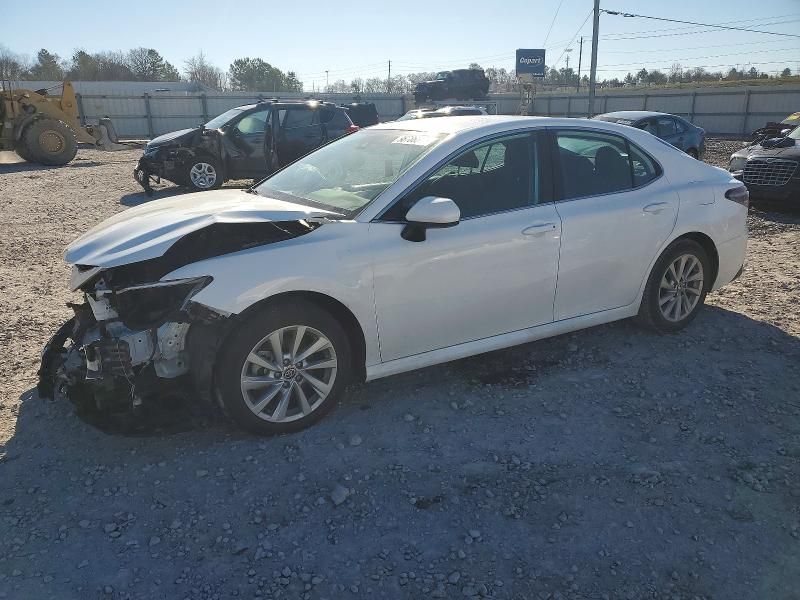 2024 Toyota Camry le