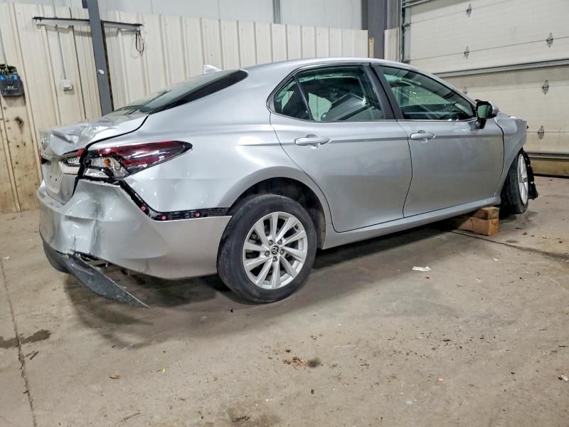 2022 Toyota Camry le
