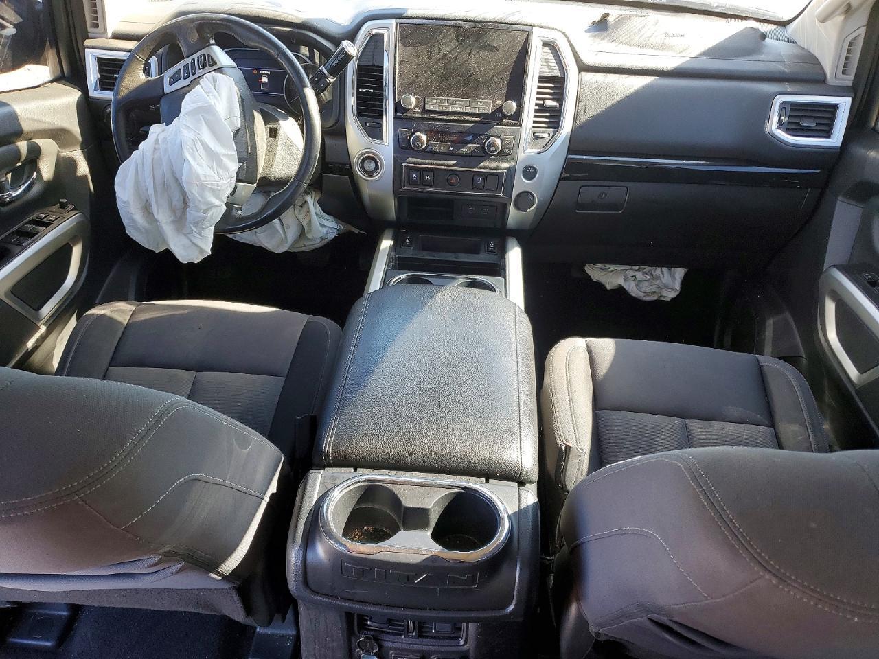 2021 Nissan Titan sv