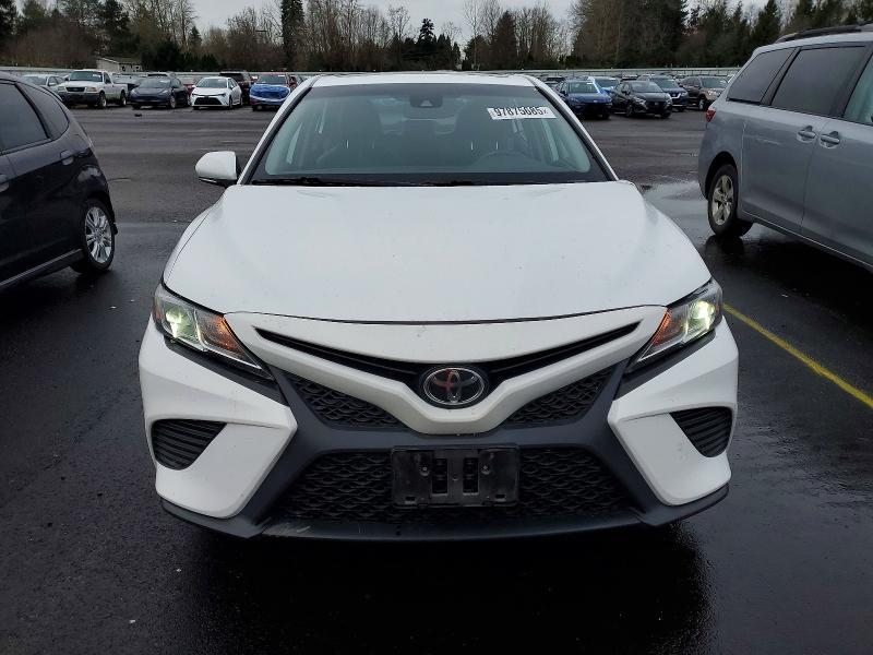 2020 Toyota Camry se